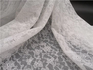 Kanak-kanak Comel Memakai Kain Renda Elastik